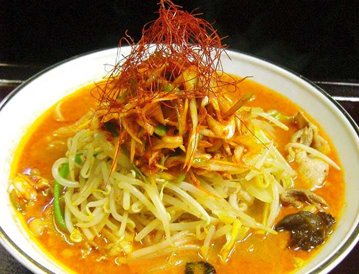 【麺屋 路ばた】豚骨火鍋ラーメン 910円