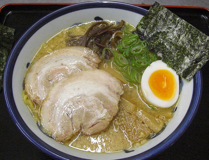 【麺屋 路ばた】豚骨醤油ラーメン 750円